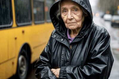 El conductor del autobús obligó a una mujer de 80 años a bajarse porque no había pagado el billete. Ella respondió con solo dos palabras.