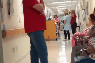 Vi por casualidad a mi marido sentado en la cola de un hospital y al momento siguiente recibí un mensaje suyo: mi mundo se derrumbó.