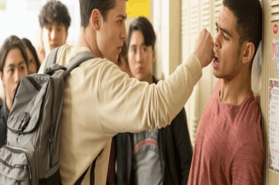 MATONES Empujan al ALUMNO NUEVO – Gran Error… ¡Él Era Un LUCHADOR BRUTAL!