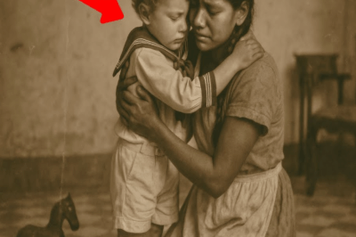 En La Foto: Una Criada Abraza Al Hijo Del Patrón En 1908 — Sin Saber Que Pronto Sería Vendida…