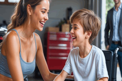 JOVEN MECÁNICA ARREGLA LA SILLA DE UN NIÑO DISCAPACITADO, MIENTRAS SU PADRE MILLONARIO LA OBSERVA Y.