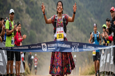 La mexicana que humilló a las marcas millonarias… y ganó la ultramaratón con sandalias