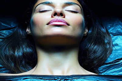 Durante la extracción de órganos, el médico ve algo moviéndose en la barriga…