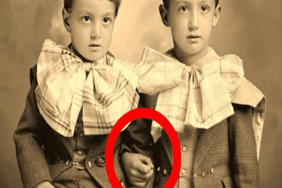 La Foto de 1902 que Todos Creyeron Normal — Pero sus Tíos los Arrojaron Vivos a un Pozo