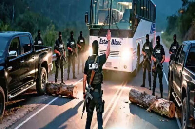 El CJNG Detuvo Un Autobús En La Carretera—No Sabían Que 20 Militares Vestidos De Civil Iban Dentro