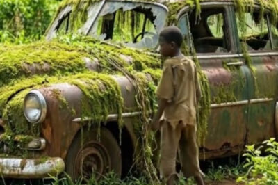 El niño huérfano halló refugio en un carro enterrado — y al abrir la puerta, comenzó a llorar…